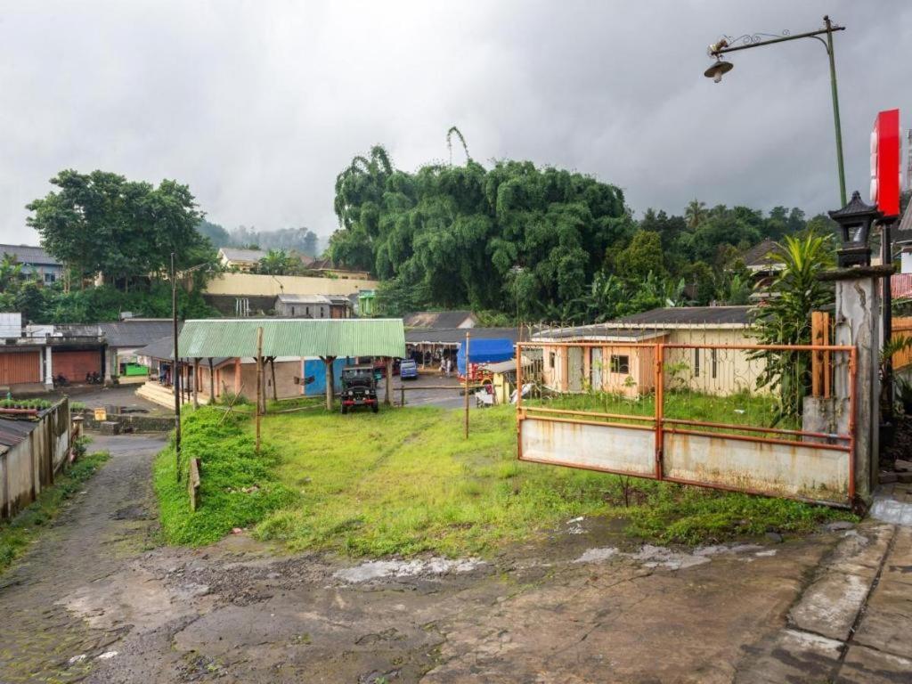 Oyo 1966 Bromo Hill Hotel Probolinggo Kültér fotó